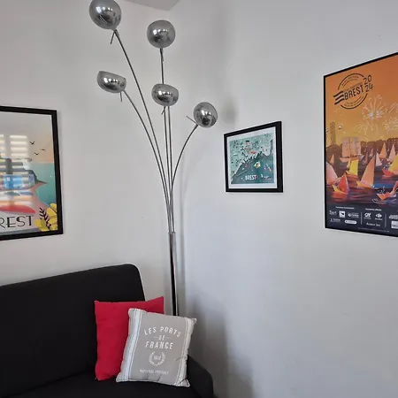 Urban Chic 44 M2 * Breszt